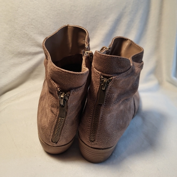 Not Rated gold/brown heeled ankle boot - Picture 6 of 9